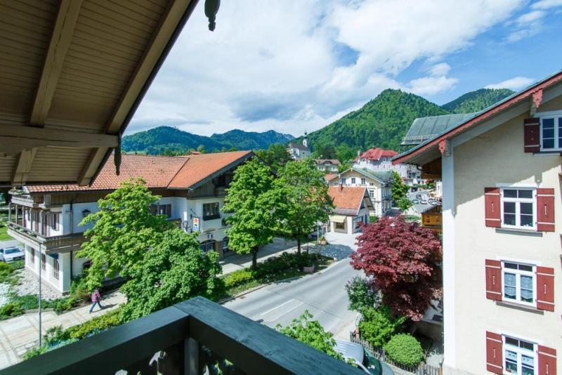Cafe Chiemgau Und Gaestehaus Ruhpolding Exterior foto